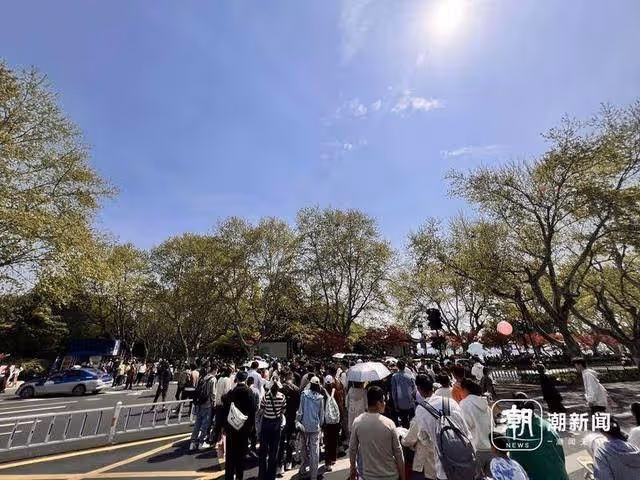 鋪滿了人!杭州斷橋比白蛇找到許仙那天還熱鬧!