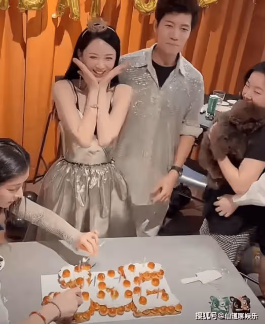 陳喬恩曬生日vlog,與老公穿情侶裝摟腰撒糖,艾倫幫她拍照好寵溺