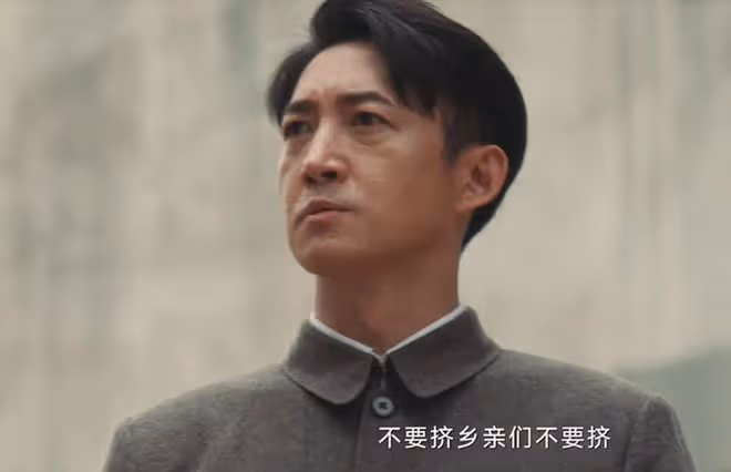 《追風者》直到沈圖南背叛蔣,魏若來才發現,雷鳴騙過了所有人