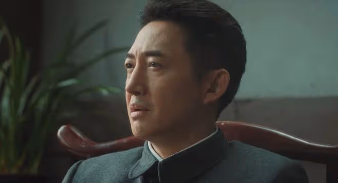 《追風者》直到沈圖南背叛蔣,魏若來才發現,雷鳴騙過了所有人
