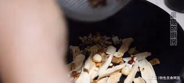 自製「八珍粉」,每天早上來一勺,脾胃變好皮膚白了人也精神了