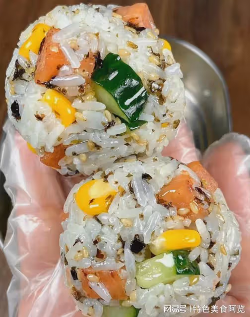 春季出遊，一定要學會做這個清爽美味的飯糰呀！