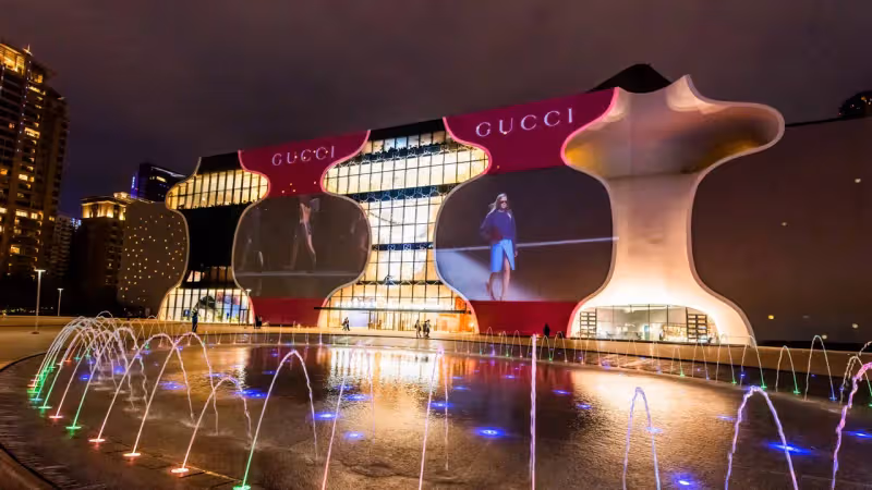 把握最後機會！　GUCCI台中炫光影藝術、A|X復古巴士開到台北101