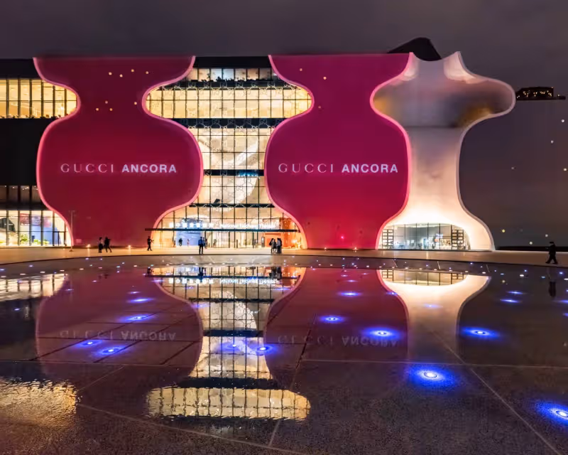 把握最後機會！　GUCCI台中炫光影藝術、A|X復古巴士開到台北101