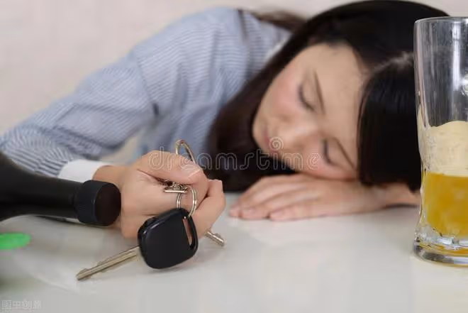 領導刻意安排女員工出差,原來另有隱情,看透職場,堅決辭職