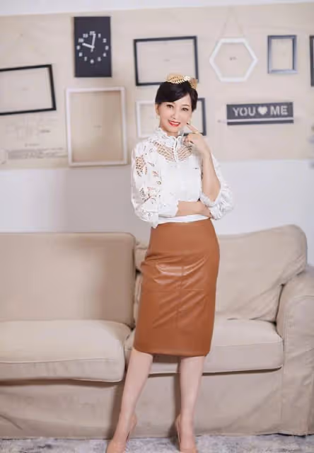 "凍齡美女"趙雅芝終於見老,身穿斑點長裙,詮釋了優雅的老去
