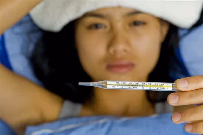 體內有癌，睡眠先知！睡覺時出現4種異常「是肺在向你求救」　常半夜驚醒「胸背疼痛」更要注意