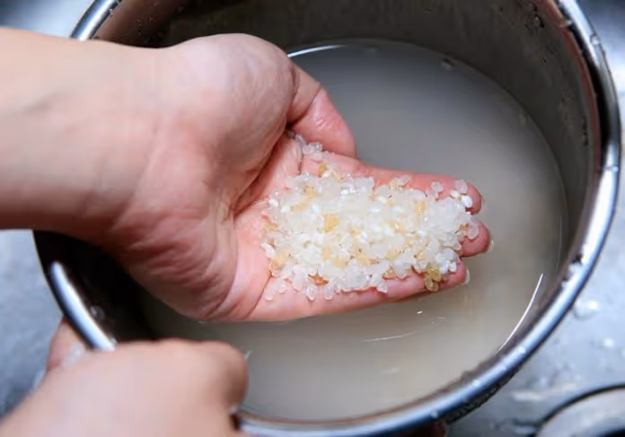 洗錯農藥全下肚！譚敦慈曝「NG洗菜方法」太多人會犯　「用小蘇打清洗」毒素恐加重：別亂加料
