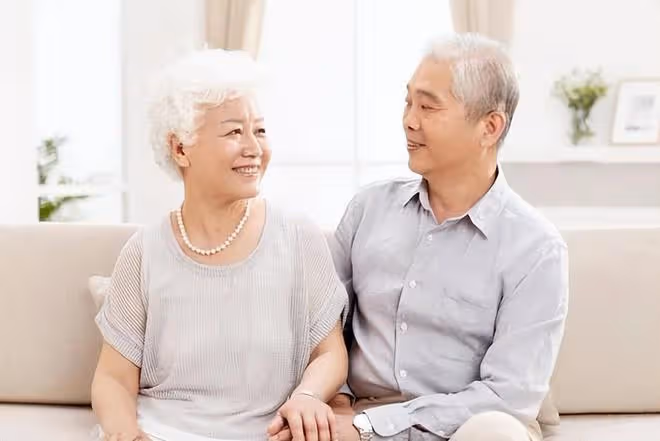 跟親家搭夥養老，兩個月損失4萬塊，老人哭訴：老伴都差點沒了