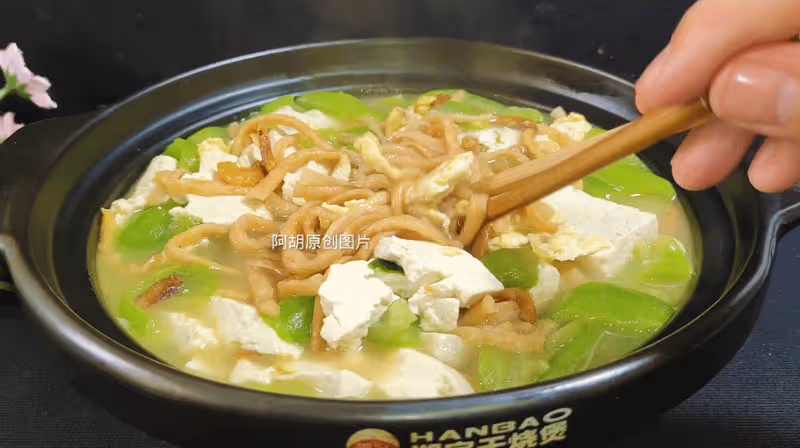 豆腐遇到它，才知道啥是絕配！配饊子」搶鮮「燉一碗，飯店花錢也吃不到