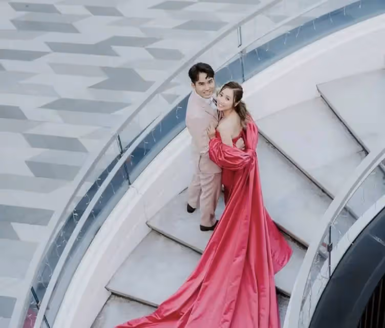 曬照宣布結婚!34歲TVB童星穿桃紅色禮服曬事業線,結束11年愛情長跑