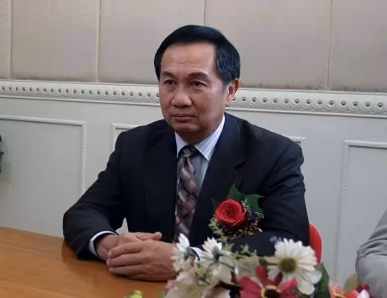 TVB老戲骨郭鋒復出拍劇,兩鬢斑白顯滄桑,愛妻患癌離世深受打擊