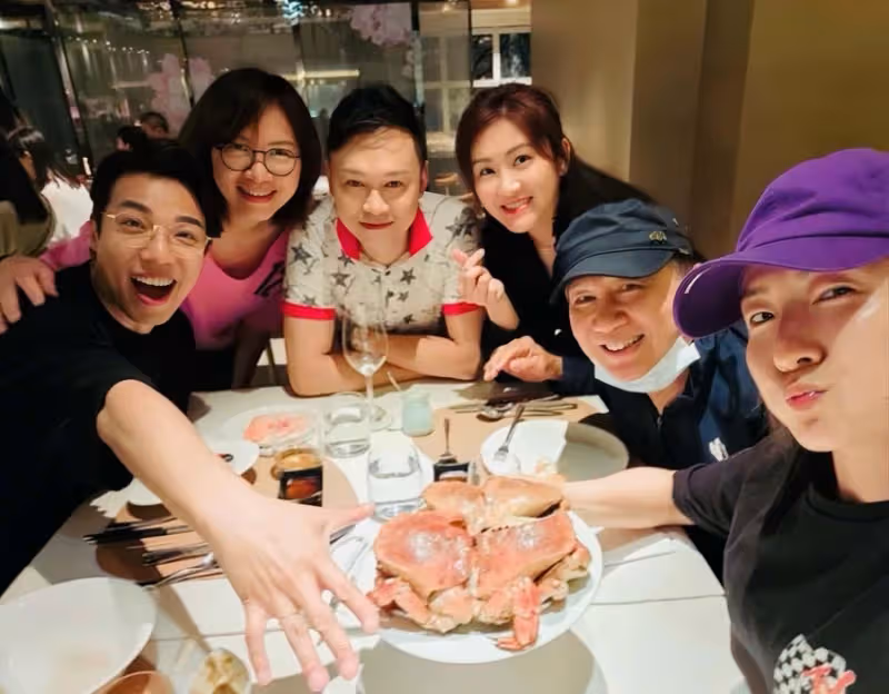TVB老戲骨郭鋒復出拍劇,兩鬢斑白顯滄桑,愛妻患癌離世深受打擊