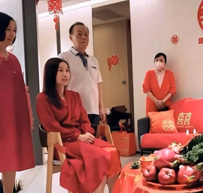 恭喜!TVB童星今日大婚,與老公當眾熱吻,吻到嘴唇都變形