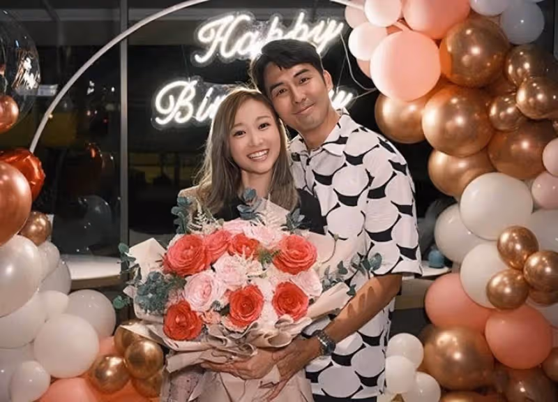 恭喜!TVB童星今日大婚,與老公當眾熱吻,吻到嘴唇都變形