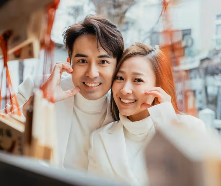 恭喜!TVB童星今日大婚,與老公當眾熱吻,吻到嘴唇都變形