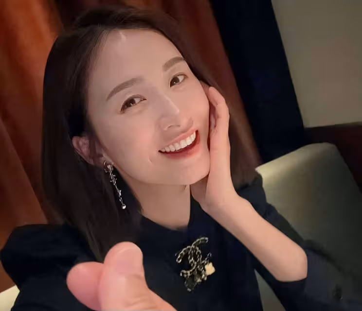 香港女星迎40歲生日,和富商老公秀恩愛,從頭美到腳獲封腳趾女神