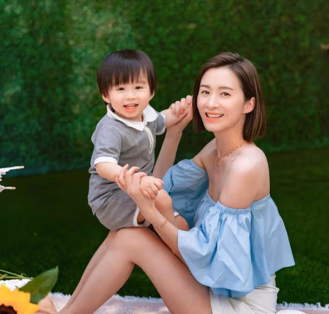 香港女星迎40歲生日,和富商老公秀恩愛,從頭美到腳獲封腳趾女神
