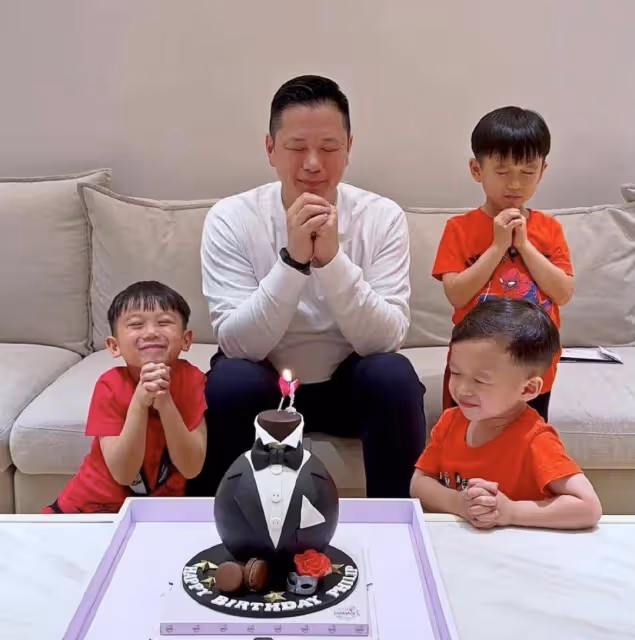 TVB視後胡杏兒為小兒子慶生!小傢伙鏡頭感足,3個兒子共用一張臉