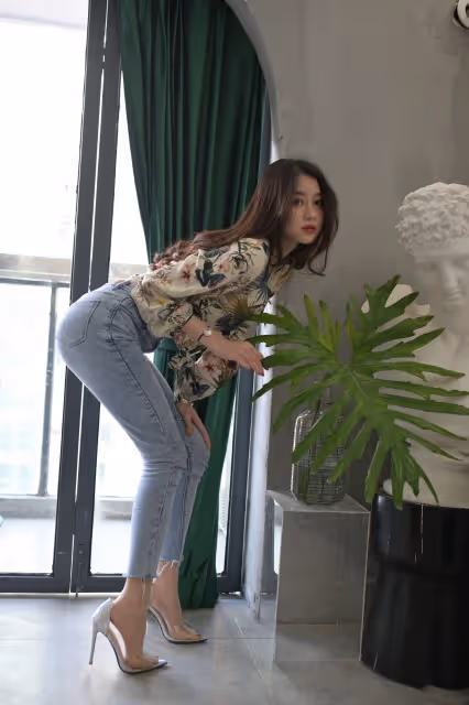 復古花卉與現代潮流的完美融合:都市女性的日常穿搭指南