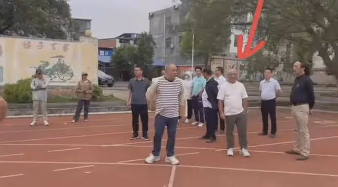體操王子李寧清明節回廣西祭祖,沒被圍觀沒有尖叫全程都很低調!