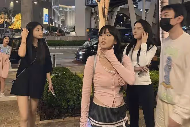王思聰帶4位女伴現身澳門,被吐槽全是「村姑」,審美降級被吐槽