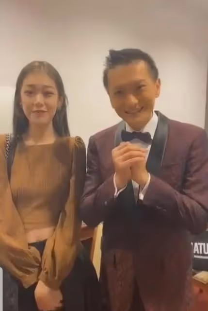57歲陳錦鴻罕露面！與佘詩曼羅嘉良聚餐當眾脫鞋，容光煥發很精神