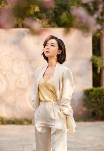 陳數西裝的穿搭，好洋氣 讀者：減齡女神當之無愧