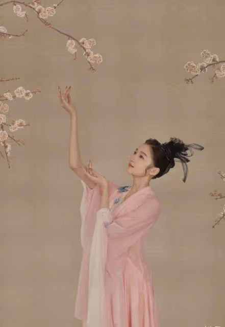 關曉彤春節晚會古典造型太驚艷了，這一身忒有氣質