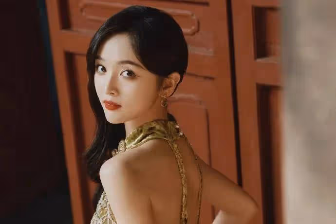 吳宣儀認證自己很姬上熱搜！她靚麗寫真膚白貌美性感撩人