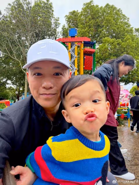 胡杏兒老公為三胎兒子慶生，奕宏遺傳媽媽表演天賦，長得最像杏兒
