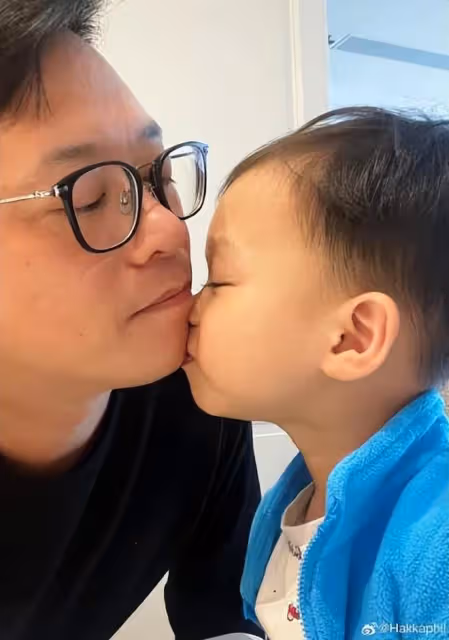 胡杏兒老公為三胎兒子慶生，奕宏遺傳媽媽表演天賦，長得最像杏兒