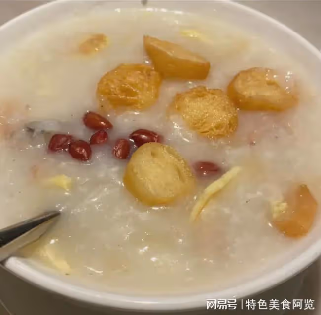 北方人跟著耶倫打卡廣州陶陶居,結帳時不敢相信價格。