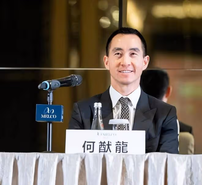 47歲何猷龍出席活動,姐姐何超瓊助力,事業版圖超過父親何鴻燊