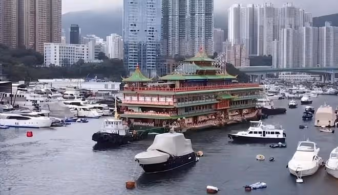 47歲何猷龍出席活動,姐姐何超瓊助力,事業版圖超過父親何鴻燊
