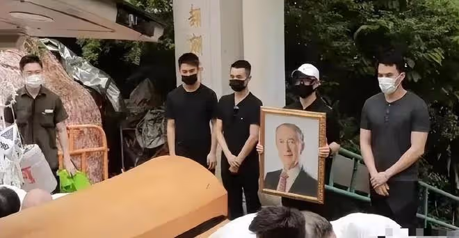47歲何猷龍出席活動,姐姐何超瓊助力,事業版圖超過父親何鴻燊