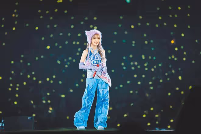 IU演唱會給粉絲送定製禮物,用3種語言悼念地震遇難者