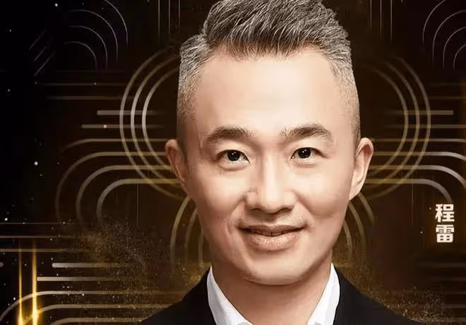 程雷喝下午茶被偶遇,52歲仍年輕帥氣,養倆兒子還要還豪宅房貸!