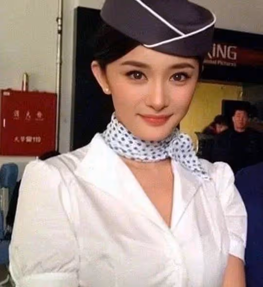 楊冪舊照曝光,一身空姐制服太誘惑,網友:從小美到大