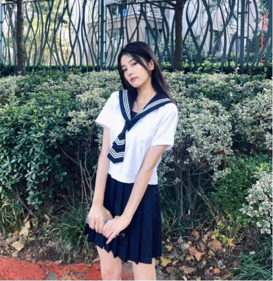 30歲白鹿越長越嫩了,穿水手服造型清純甜美,四肢纖細美腿撩人