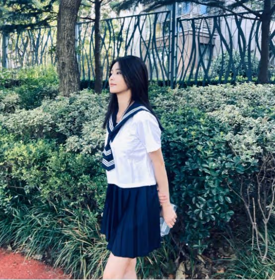 30歲白鹿越長越嫩了,穿水手服造型清純甜美,四肢纖細美腿撩人