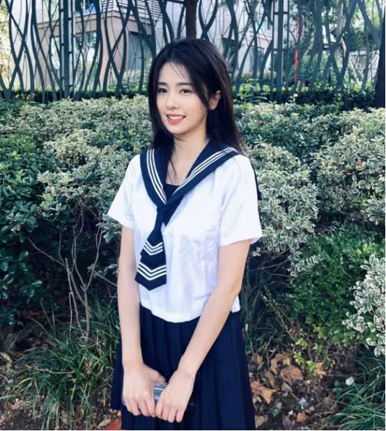 30歲白鹿越長越嫩了,穿水手服造型清純甜美,四肢纖細美腿撩人