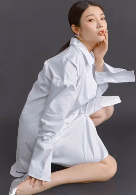 徐冬冬身材超火辣,大膽穿男友襯衫拍寫真,大深v不懼走光
