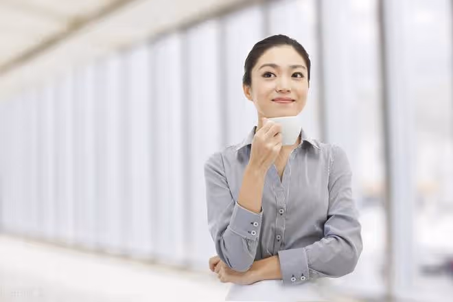 女老闆給我連漲三次工資，知道真相後，我果斷辭職離開