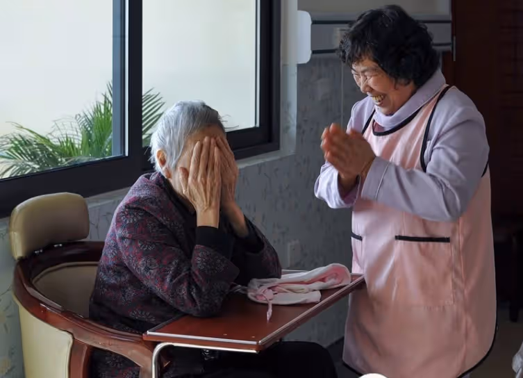 我無償帶孫13年還補貼兒子，直到退休金快花光「卻被媳婦趕回家住」兒子也默許！回老家後「天外飛來大禮」兒子後悔找上門我轟他出去 # 老天有眼