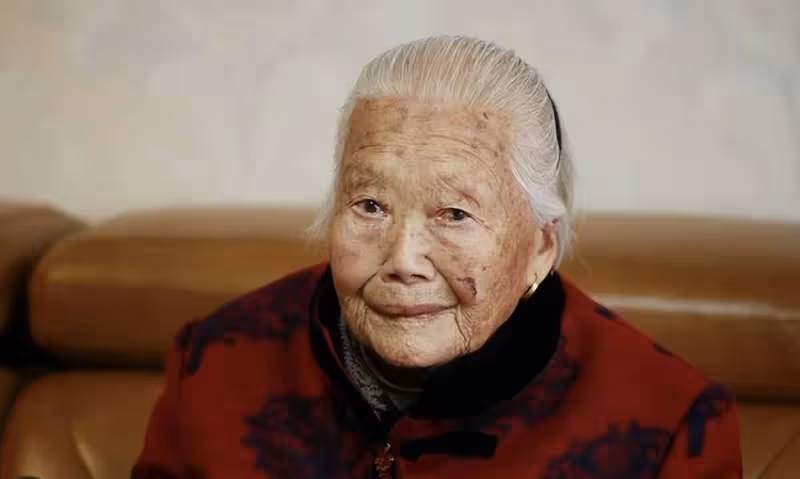 90歲奶奶飯桌上宣布「我跟70年老伴過不下去」！「8兒女全支持」一面倒指責爸爸
