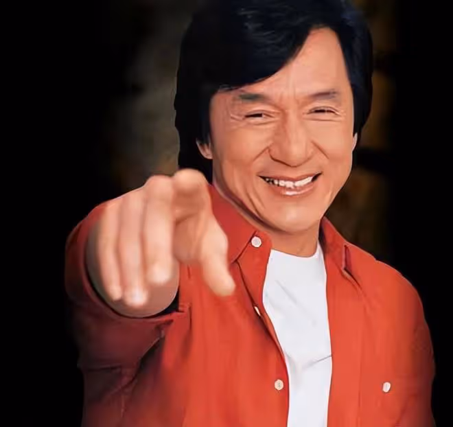 成龍70歲發文，能老是一件幸運的事，分享和洪金寶年輕時的合照