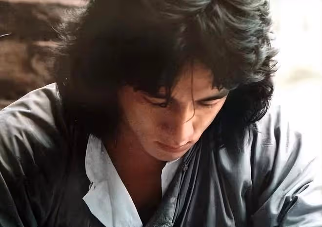 成龍70歲發文，能老是一件幸運的事，分享和洪金寶年輕時的合照