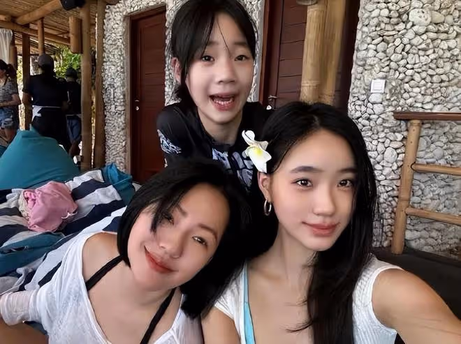小S小女兒慶祝12歲生日，在蛋糕面前鬼馬精靈，比兩個姐姐還漂亮