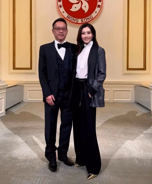 53歲李嘉欣穿衣被批太土氣，身材和狀態是真的好，氣質優雅迷人
